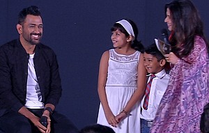 Dhoni's cool answer for the naughty question from Suriya's daughter Diya!
