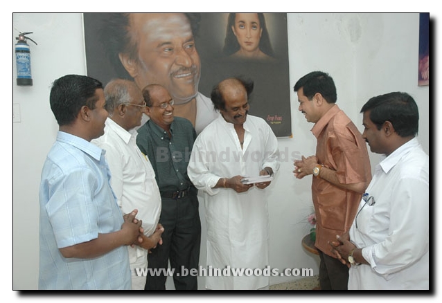 Superstar releases Uyarndha Manidhan Gallery