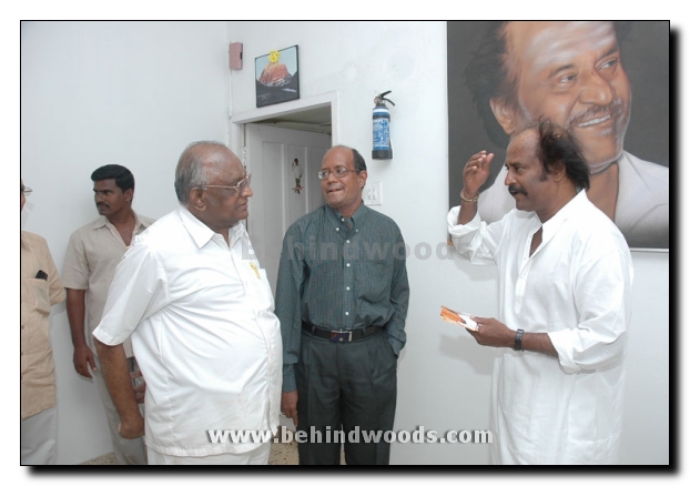 Superstar releases Uyarndha Manidhan Gallery