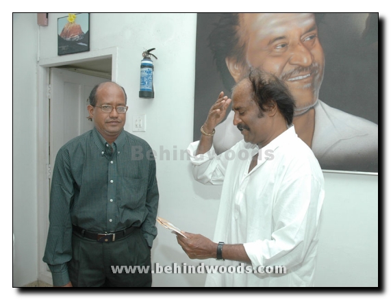 Superstar releases Uyarndha Manidhan Gallery