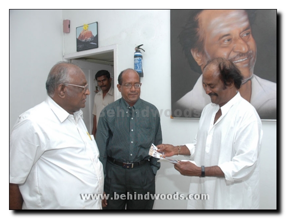 Superstar releases Uyarndha Manidhan Gallery