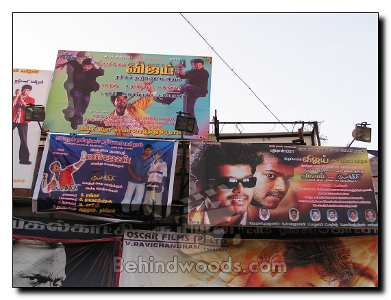 Movie halls celebrate 'Pokkiri'