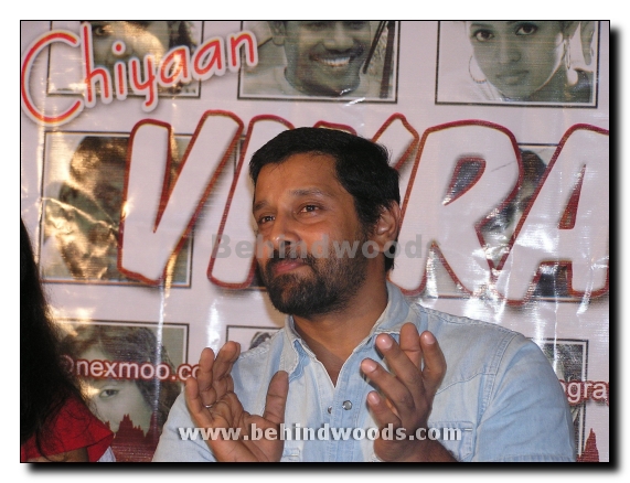 Cheeyan Vikram at a function to inaugurate autographed pictures in cell phone - Gallery