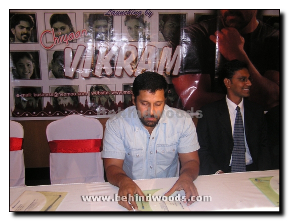 Cheeyan Vikram at a function to inaugurate autographed pictures in cell phone - Gallery