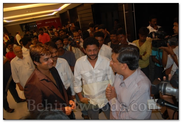 Evano Oruvan Premiere - Images