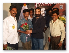 Kamal's pays homage to fans - Images