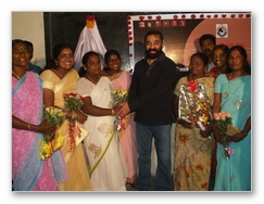 Kamal's pays homage to fans - Images