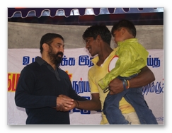 Kamal's pays homage to fans - Images