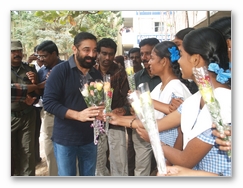 Kamal's pays homage to fans - Images