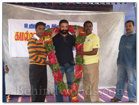 Kamal's pays homage to fans - Images