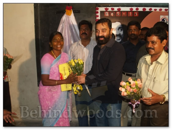 Kamal's pays homage to fans - Images