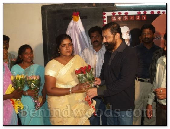 Kamal's pays homage to fans - Images