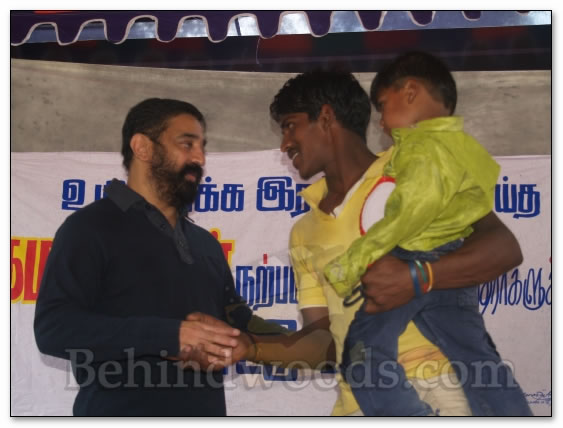 Kamal's pays homage to fans - Images