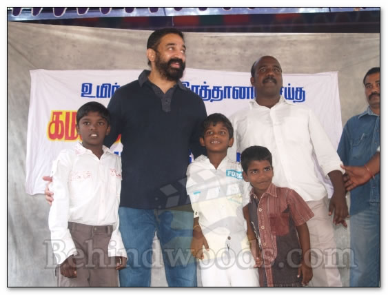 Kamal's pays homage to fans - Images