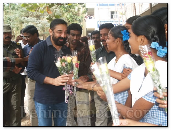 Kamal's pays homage to fans - Images