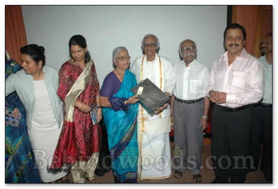 Kanimozhi releases documentry - images