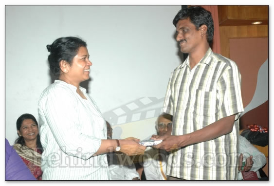 Kanimozhi releases documentry - images