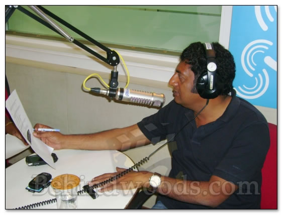 Prakashraj caught live 'on air' - images