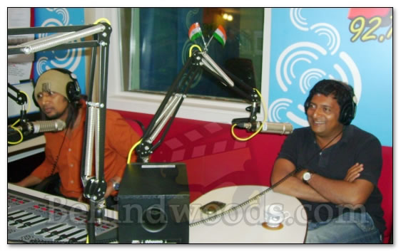 Prakashraj caught live 'on air' - images