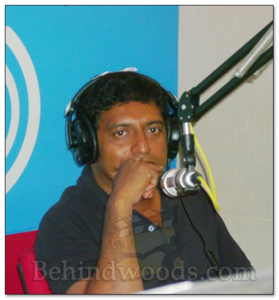 Prakashraj caught live 'on air' - images