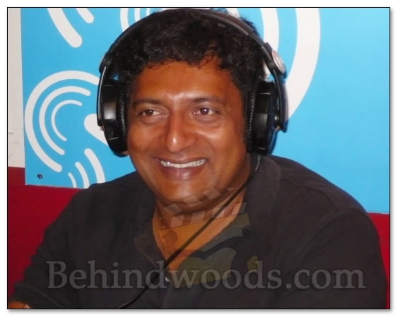 Prakashraj caught live 'on air' - images