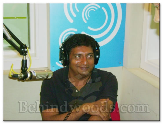 Prakashraj caught live 'on air' - images