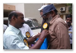 Showing solidarity - Human chain images!