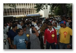 Showing solidarity - Human chain images!