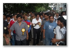 Showing solidarity - Human chain images!