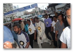 Showing solidarity - Human chain images!