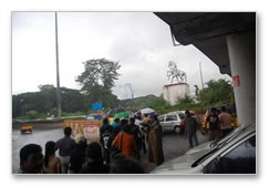 Showing solidarity - Human chain images!