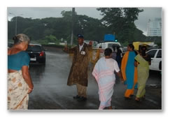 Showing solidarity - Human chain images!