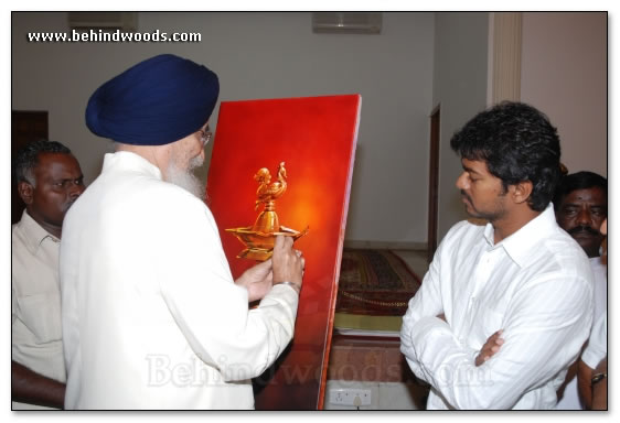 Vijay @ Raj Bhavan - images