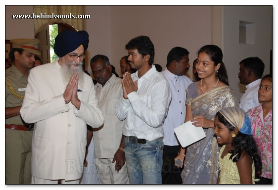 Vijay @ Raj Bhavan - images