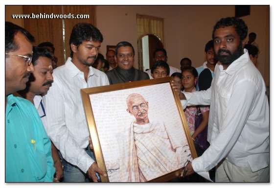 Vijay @ Raj Bhavan - images