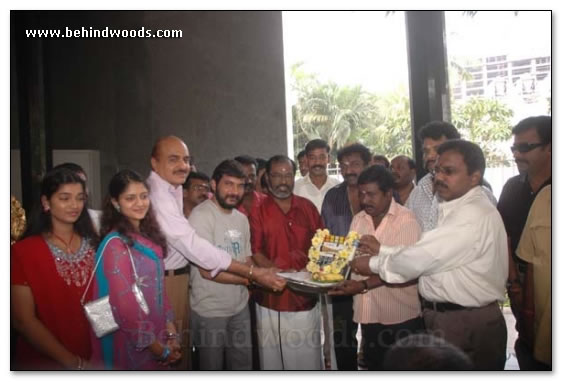 Mayandi Kudumbattar Movie Launch: Images