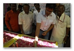 Nadigar Sangam lights candles for Mumbai tragedy -  Images