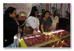 Nadigar Sangam lights candles for Mumbai tragedy -  Images