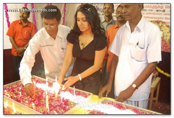 Nadigar Sangam lights candles for Mumbai tragedy -  Images