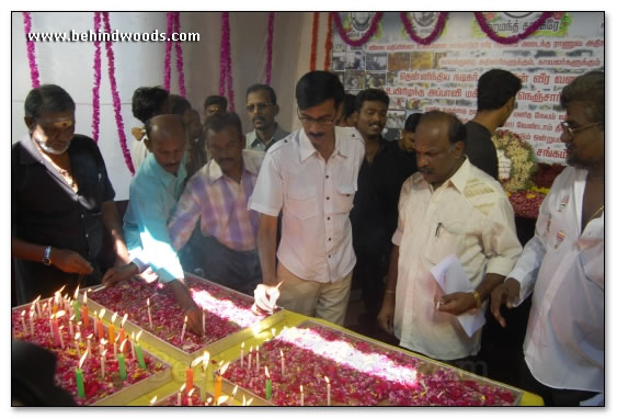 Nadigar Sangam lights candles for Mumbai tragedy -  Images