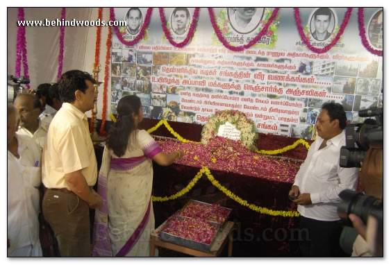 Nadigar Sangam lights candles for Mumbai tragedy -  Images