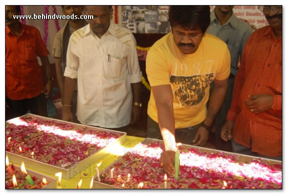 Nadigar Sangam lights candles for Mumbai tragedy -  Images