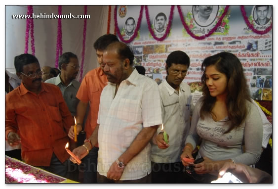 Nadigar Sangam lights candles for Mumbai tragedy -  Images