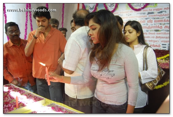 Nadigar Sangam lights candles for Mumbai tragedy -  Images