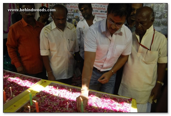 Nadigar Sangam lights candles for Mumbai tragedy -  Images