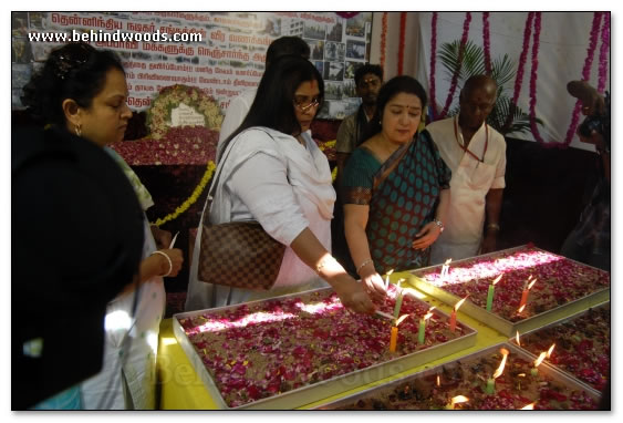 Nadigar Sangam lights candles for Mumbai tragedy -  Images