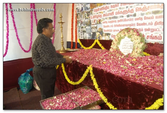 Nadigar Sangam lights candles for Mumbai tragedy -  Images