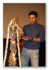 Stars glitter @ Vaaranam Aayiram premiere - Images