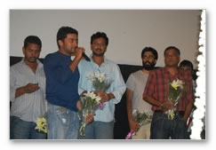 Stars glitter @ Vaaranam Aayiram premiere - Images