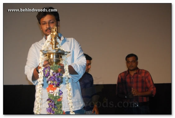 Stars glitter @ Vaaranam Aayiram premiere - Images